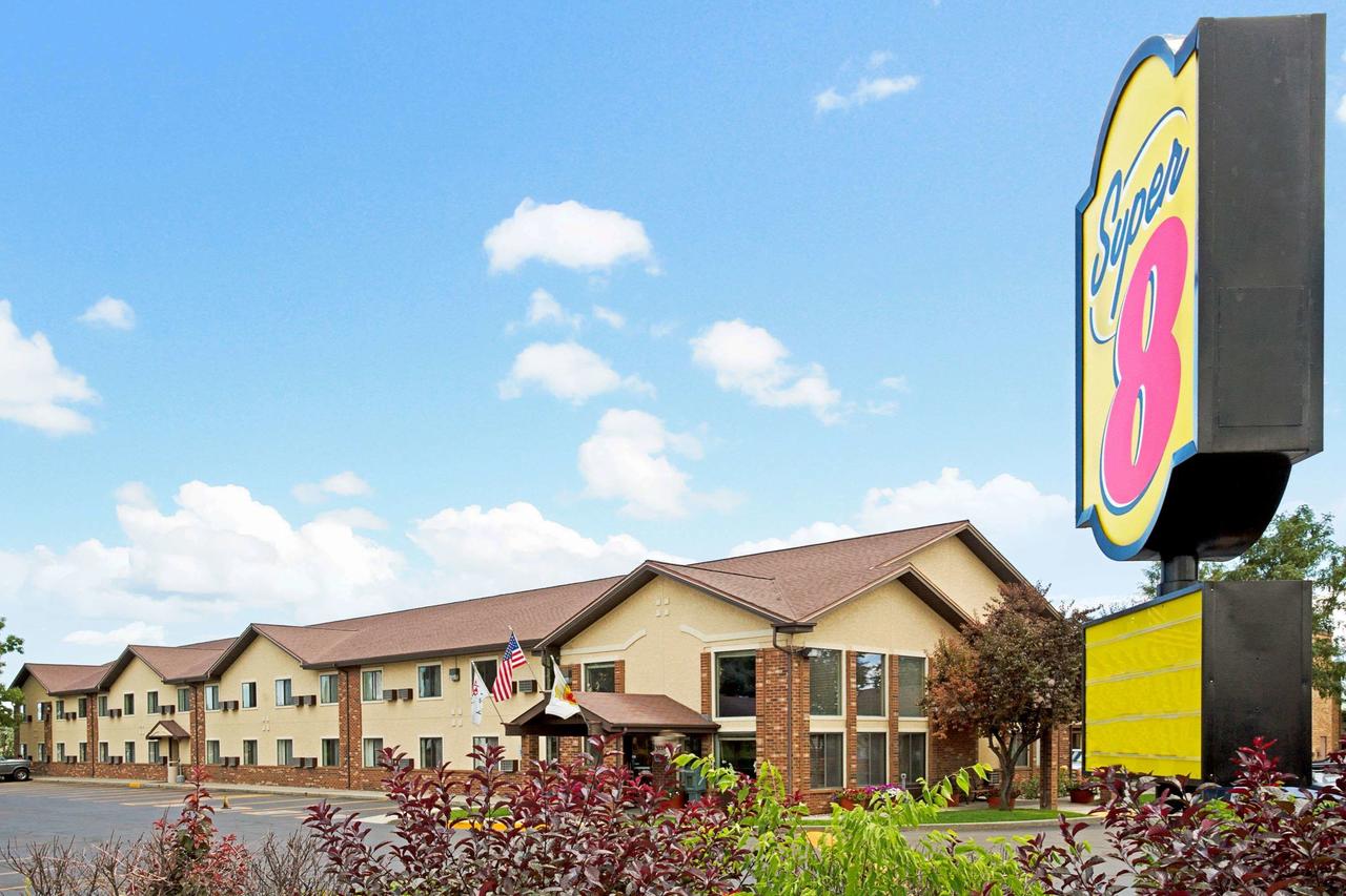 Super 8 By Wyndham Longmont/Twin Peaks - thumb 0