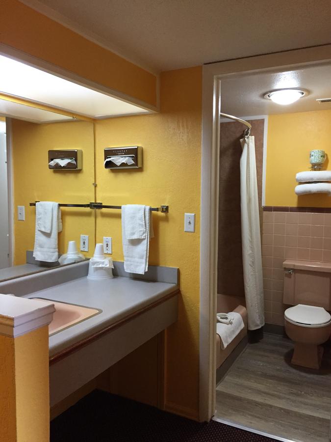 Lamplighter Motel - thumb 10