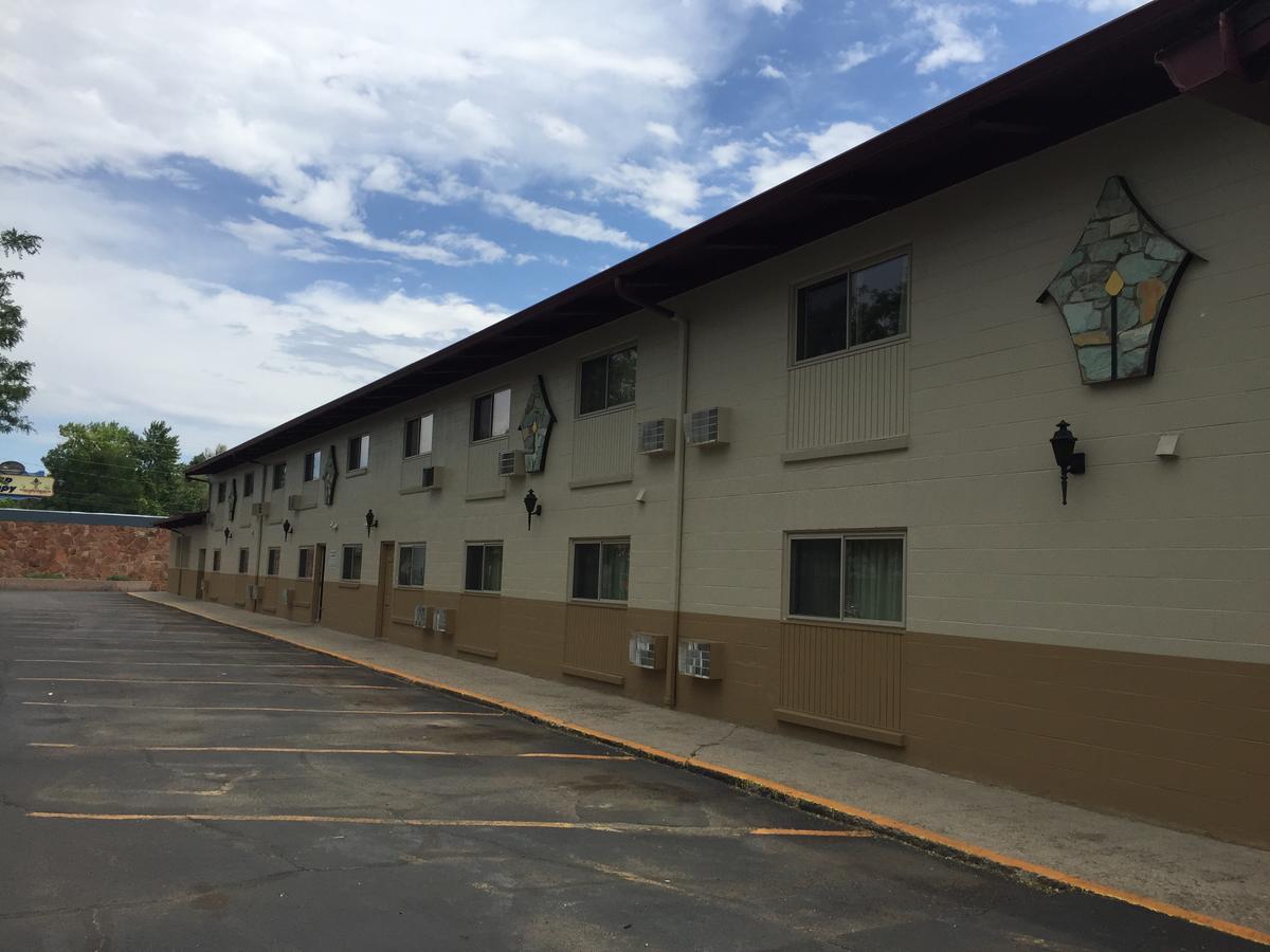 Lamplighter Motel - thumb 5