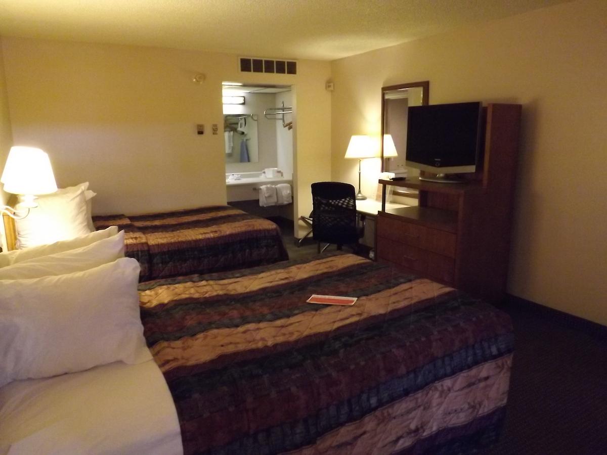 Ramada By Wyndham Sterling - thumb 9
