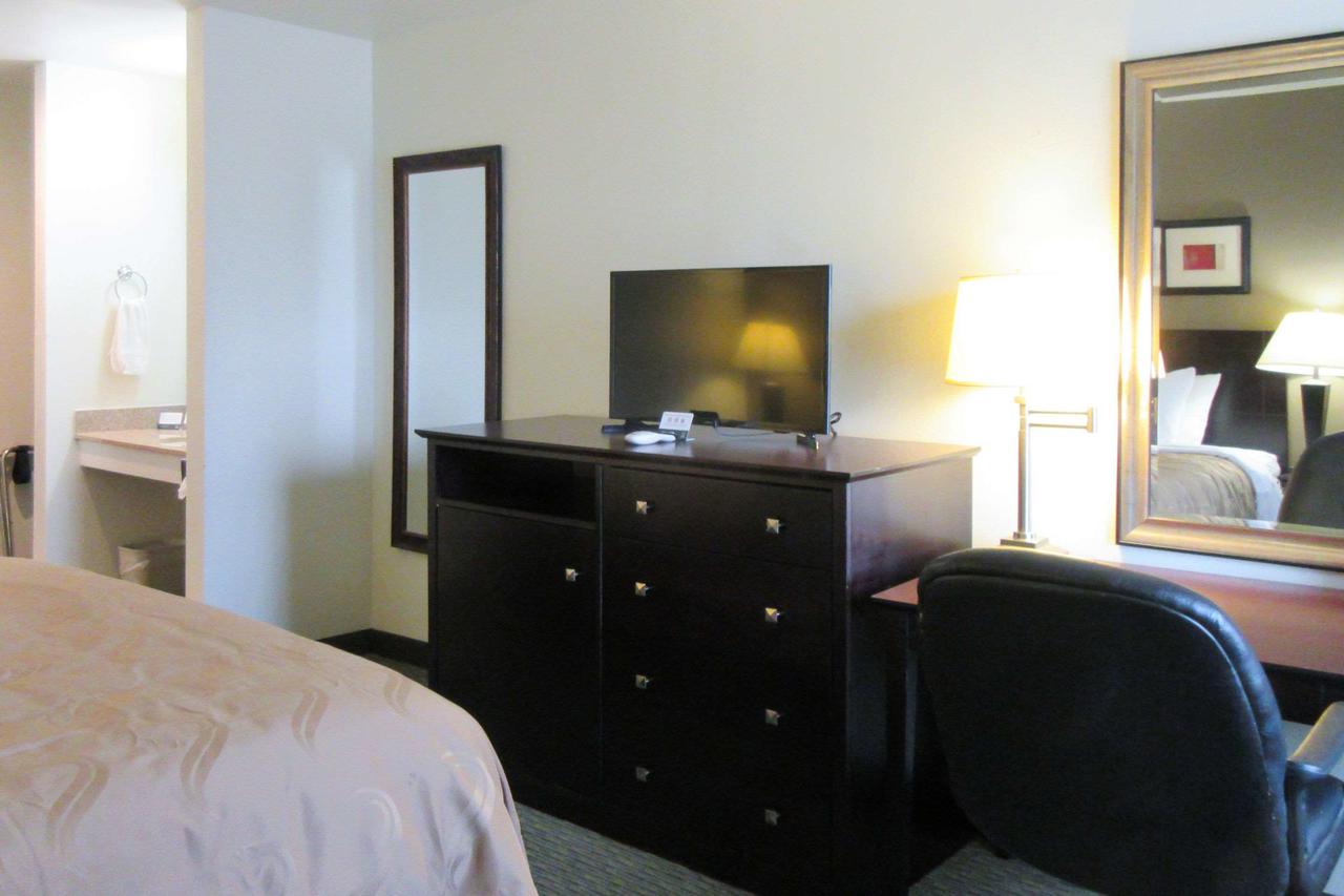 Quality Inn - thumb 1