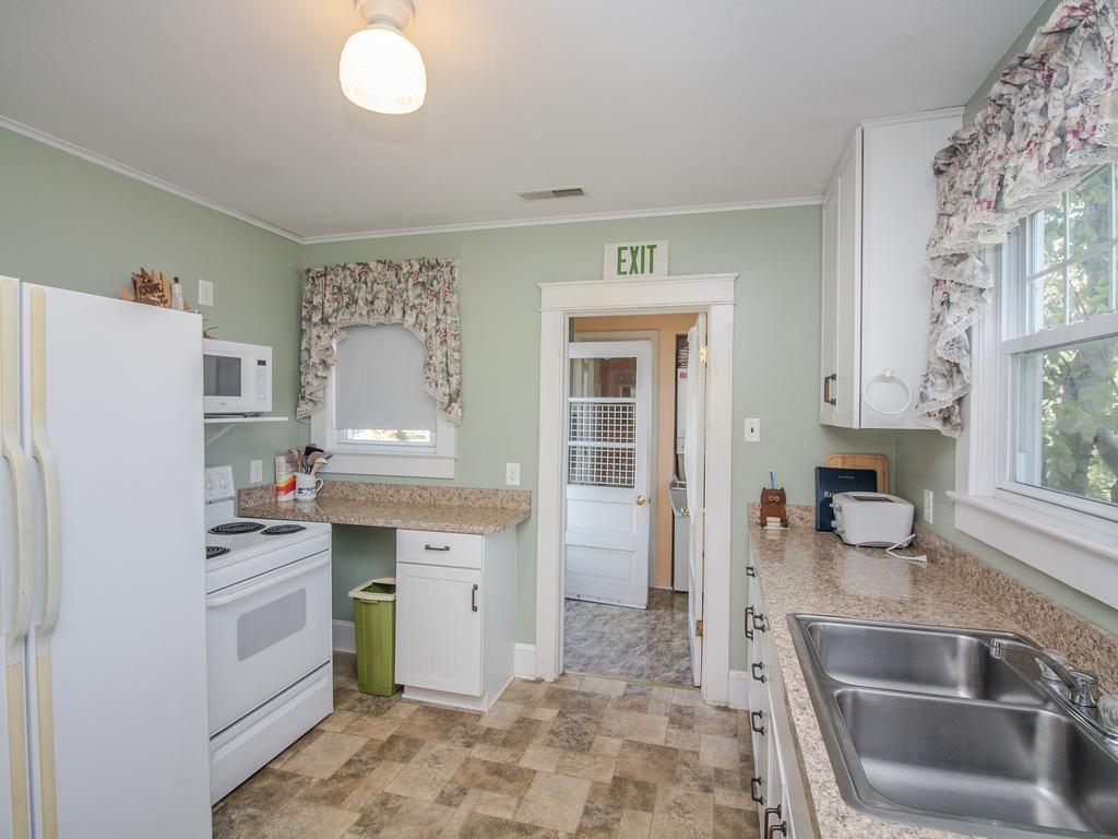 6 Central Avenue Home - thumb 16