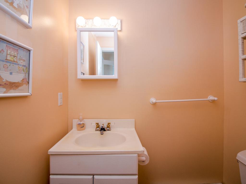 6 Central Avenue Home - thumb 13