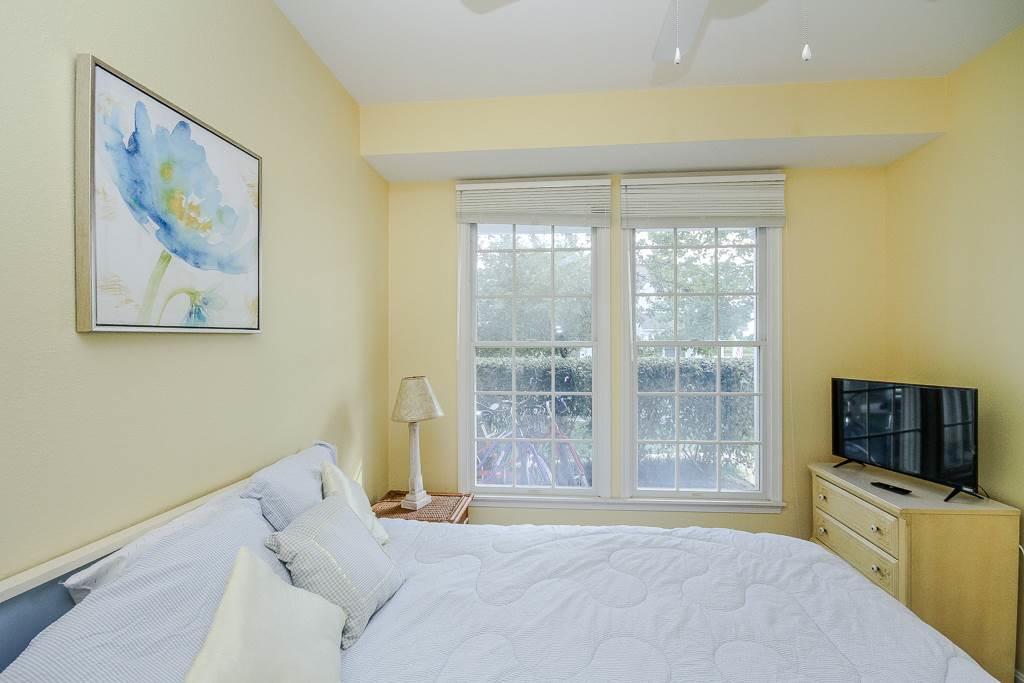 232A October Glory Avenue Condo - thumb 7