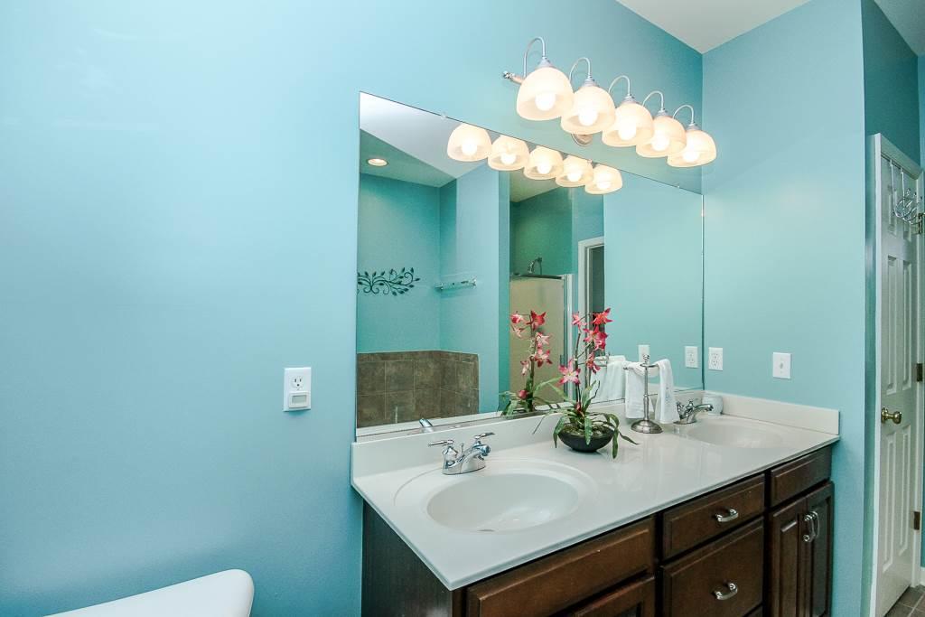 232A October Glory Avenue Condo - thumb 17
