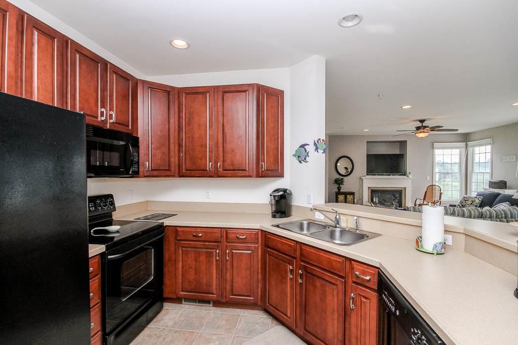 232A October Glory Avenue Condo - thumb 13
