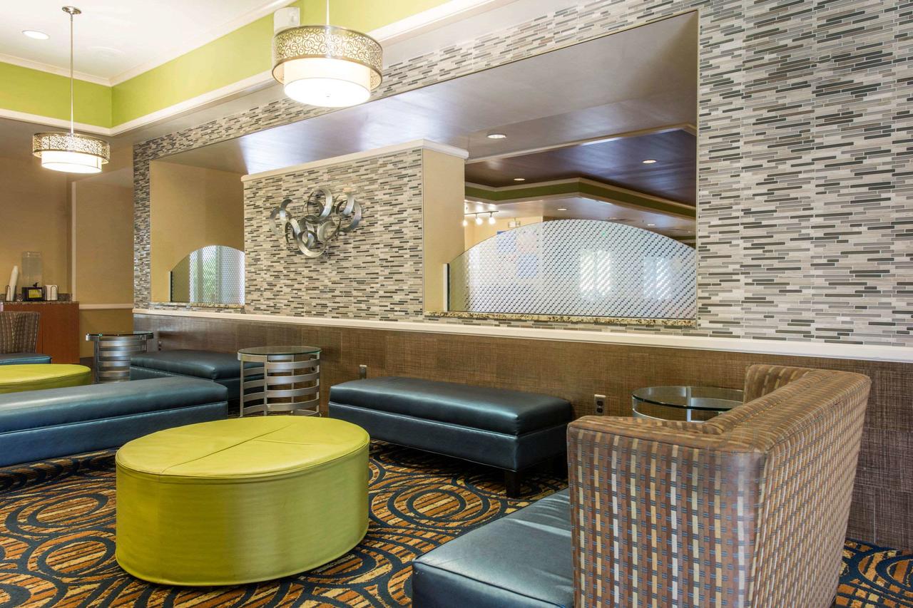 Comfort Inn & Suites Near Universal Orlando Resort - thumb 2