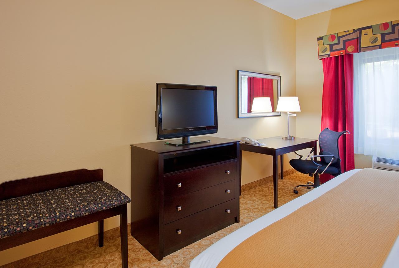 Holiday Inn Express Hotel & Suites Pensacola-West Navy Base - thumb 3
