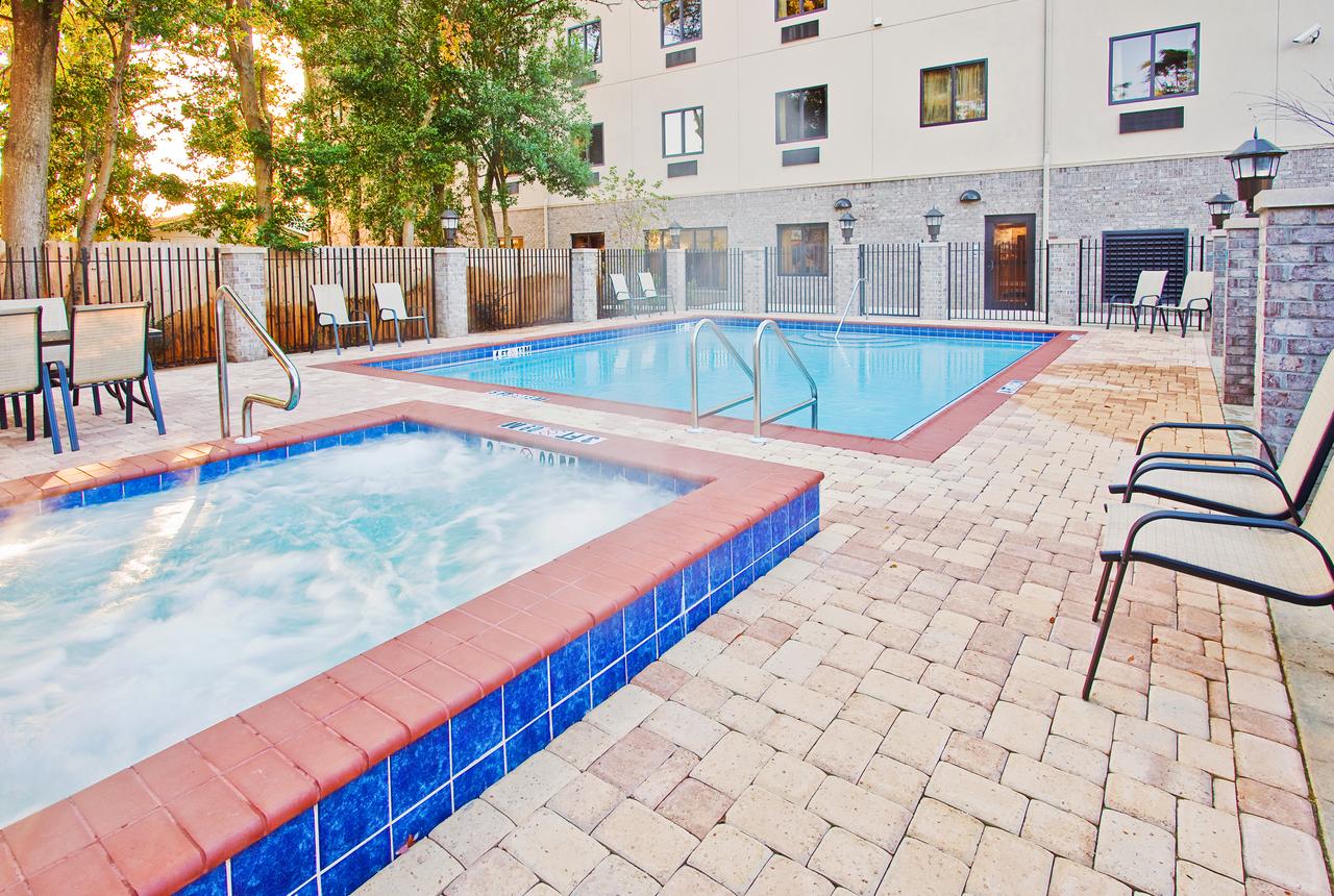 Holiday Inn Express Hotel & Suites Pensacola-West Navy Base - thumb 29