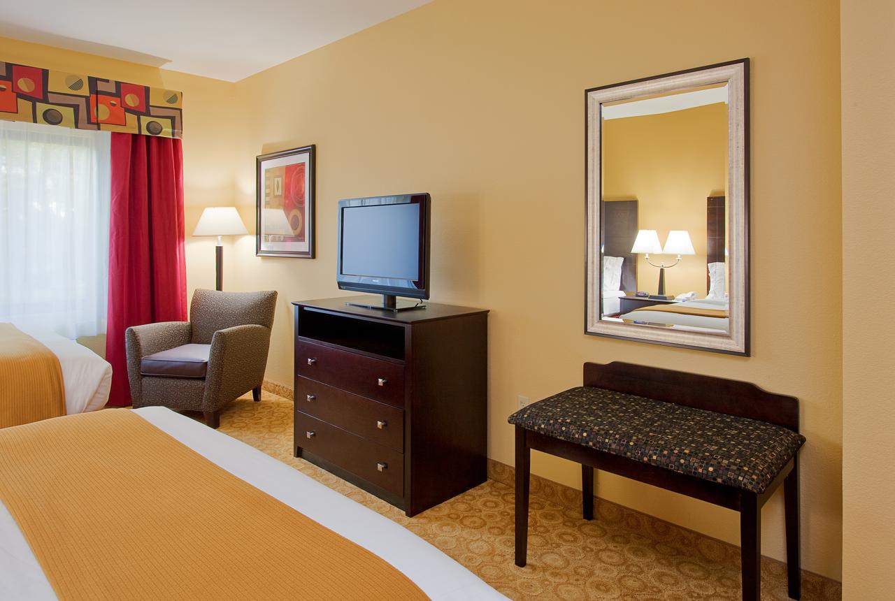 Holiday Inn Express Hotel & Suites Pensacola-West Navy Base - thumb 14