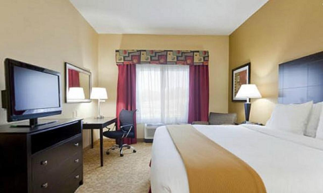 Holiday Inn Express Hotel & Suites Pensacola-West Navy Base - thumb 12