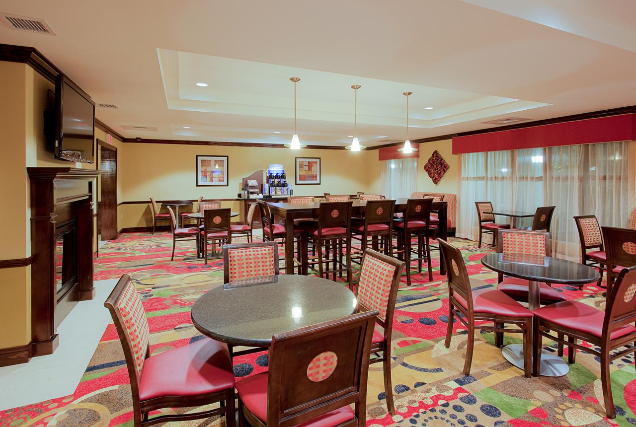 Holiday Inn Express Hotel & Suites Pensacola-West Navy Base - thumb 20