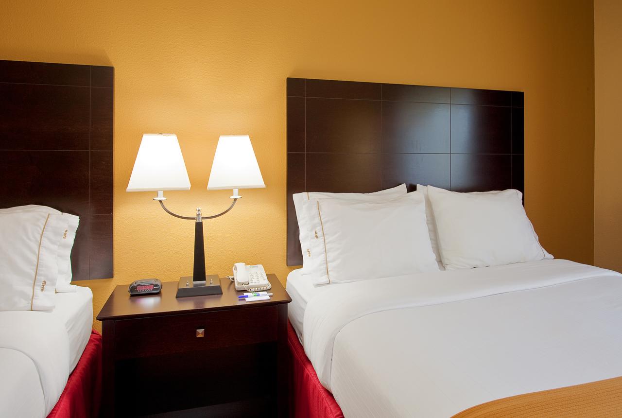 Holiday Inn Express Hotel & Suites Pensacola-West Navy Base - thumb 39