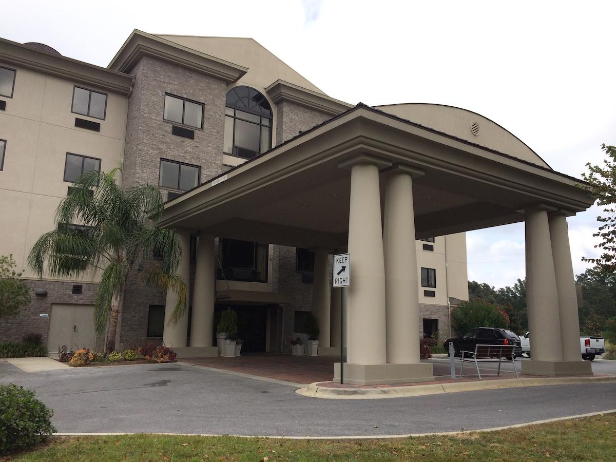 Holiday Inn Express Hotel & Suites Pensacola-West Navy Base - thumb 1