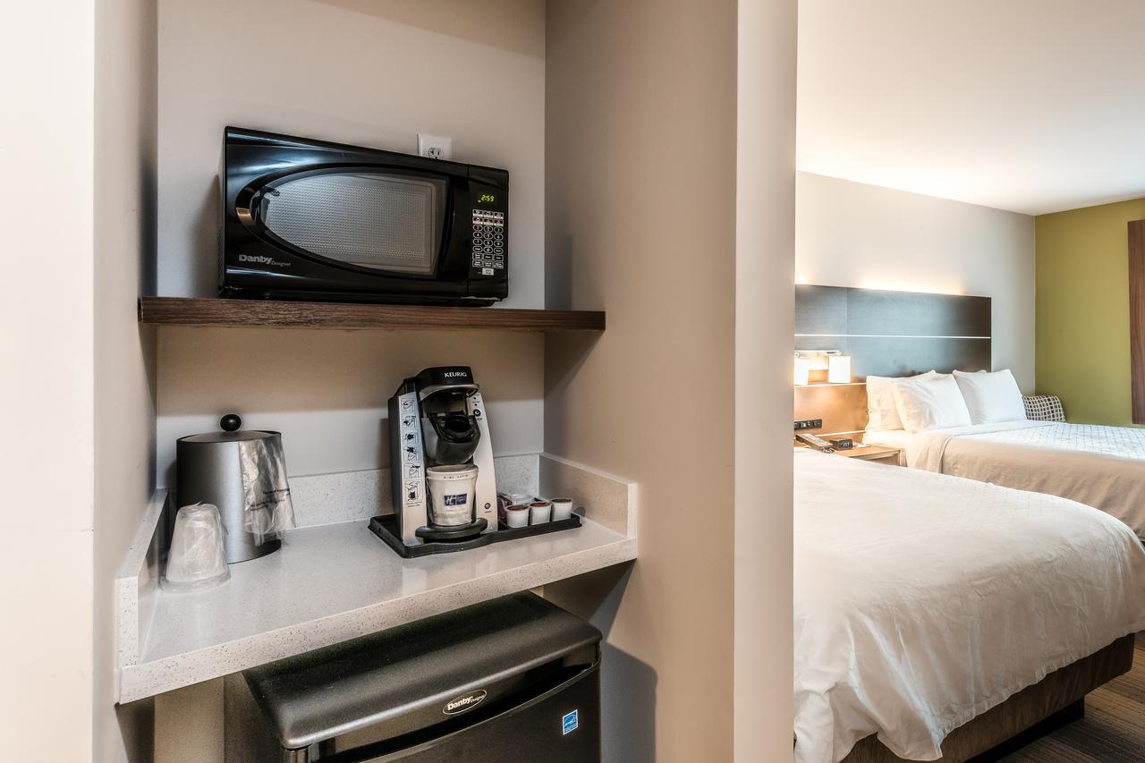 Holiday Inn Express Hotel & Suites Bradenton West - thumb 12