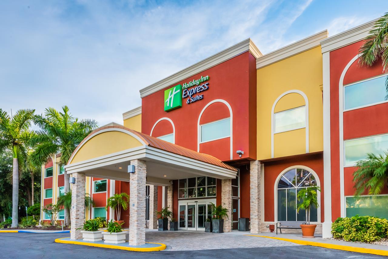 Holiday Inn Express Hotel & Suites Bradenton West - thumb 1