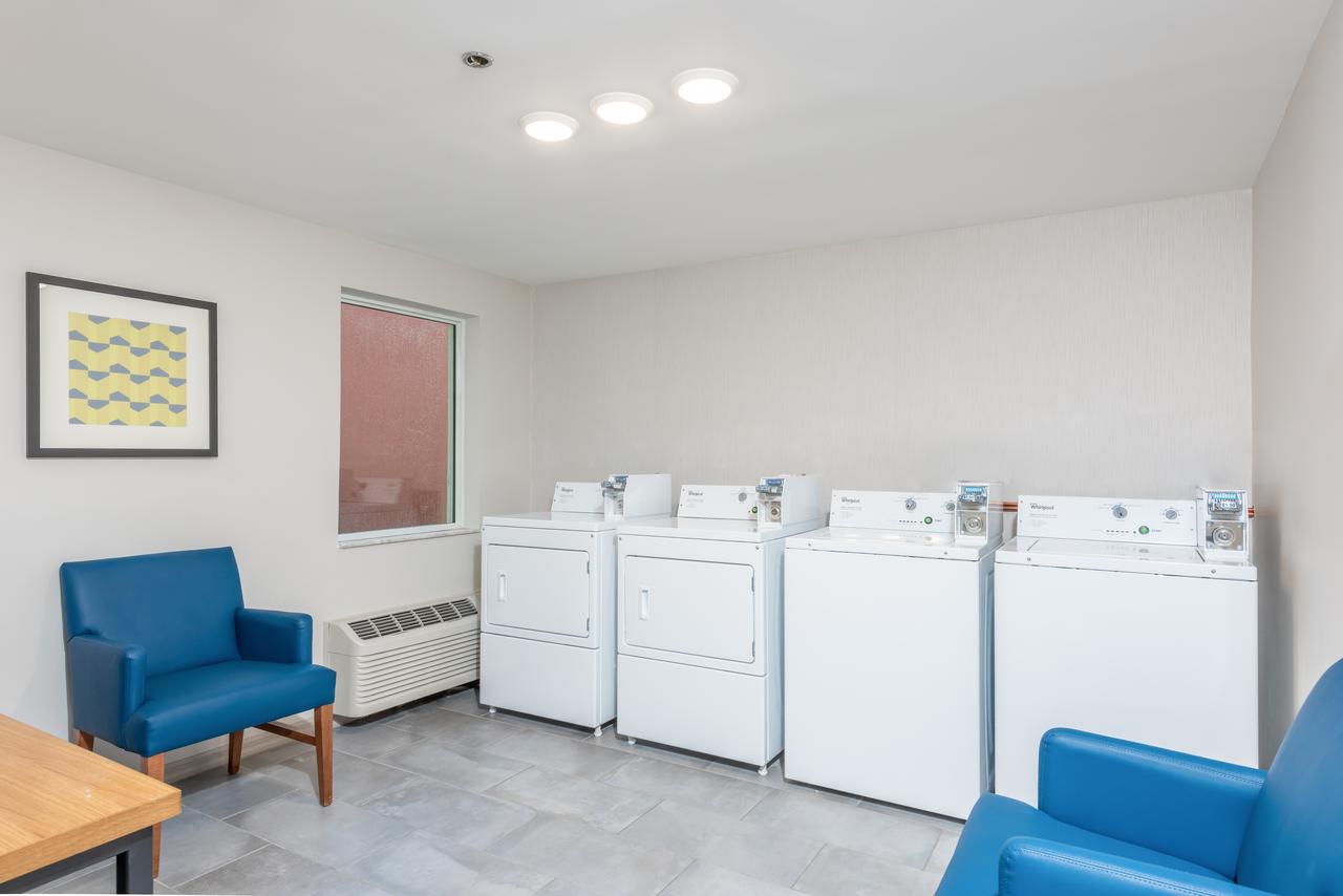 Holiday Inn Express Hotel & Suites Bradenton West - thumb 10