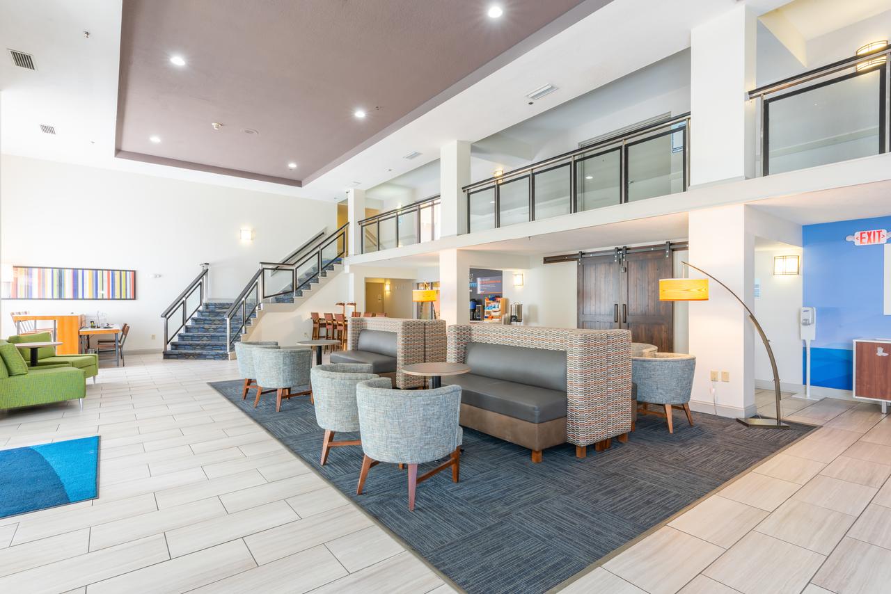 Holiday Inn Express Hotel & Suites Bradenton West - thumb 3