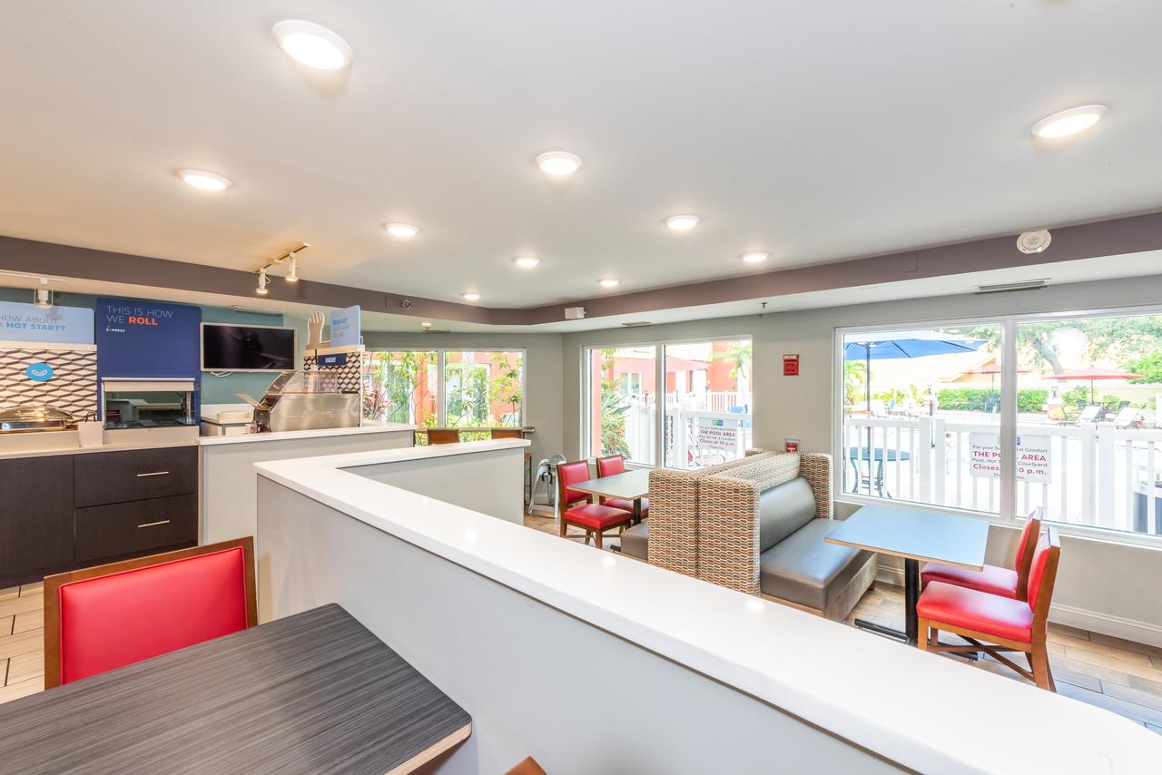 Holiday Inn Express Hotel & Suites Bradenton West - thumb 11