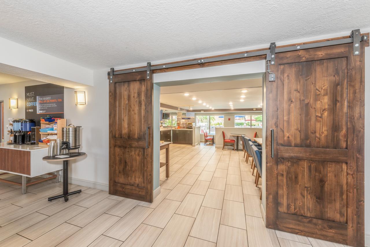 Holiday Inn Express Hotel & Suites Bradenton West - thumb 7