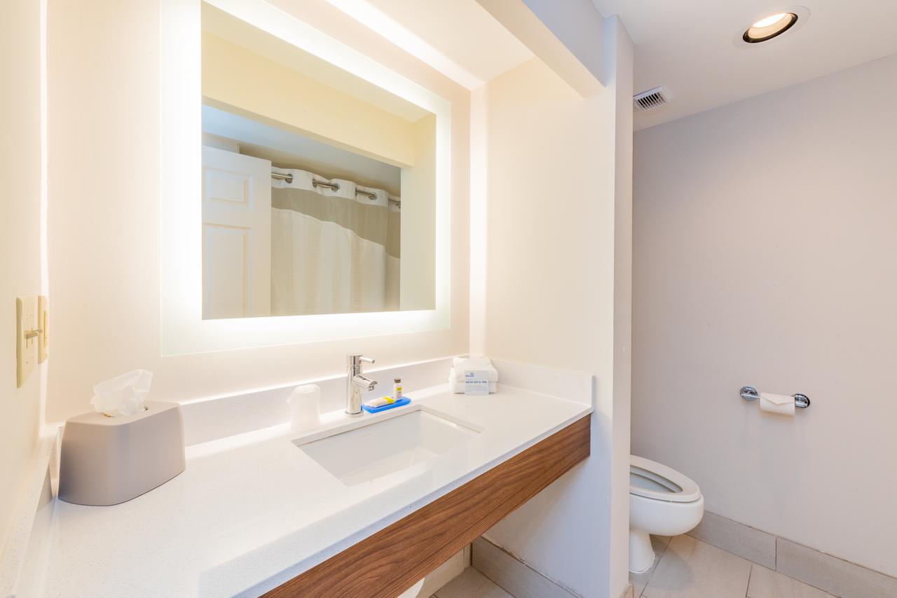 Holiday Inn Express Hotel & Suites Bradenton West - thumb 13