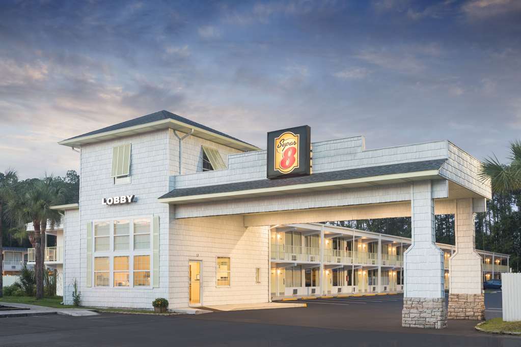 Super 8 Kingsland - thumb 1