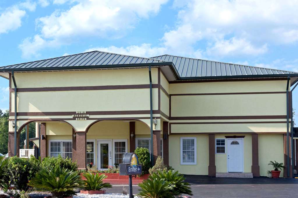 Days Inn Waycross - thumb 0