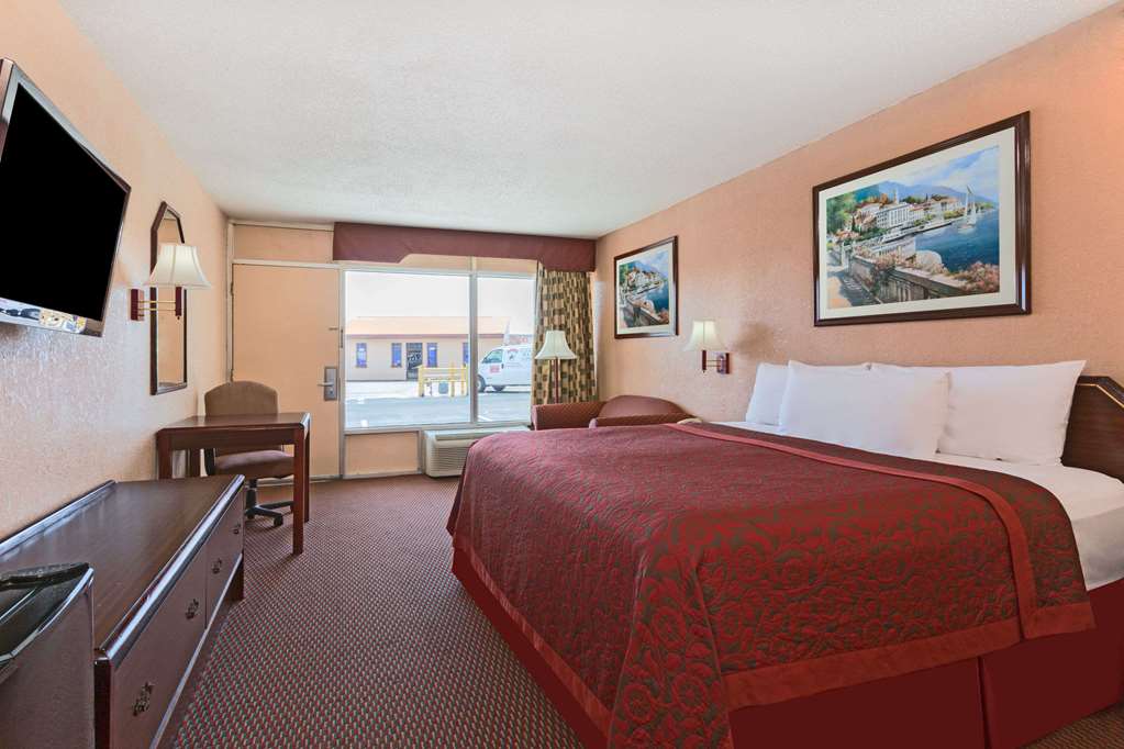 Days Inn Waycross - thumb 7