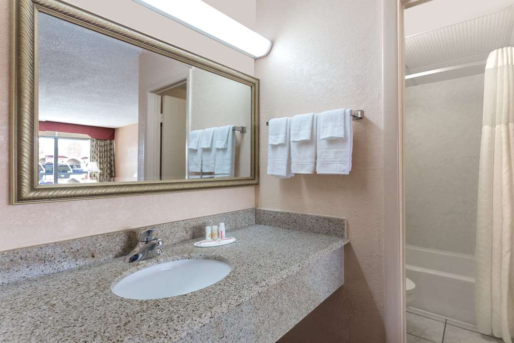 Days Inn Waycross - thumb 9