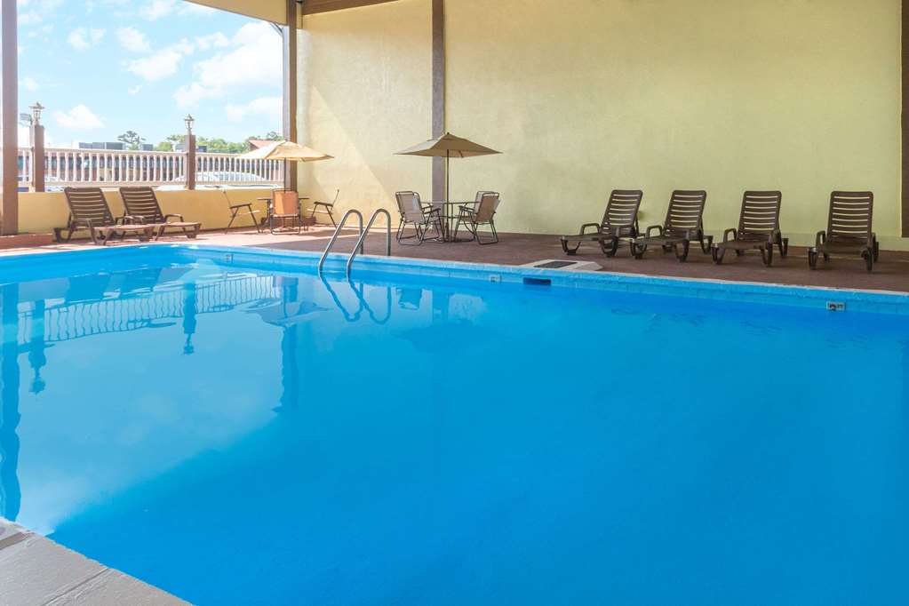 Days Inn Waycross - thumb 11