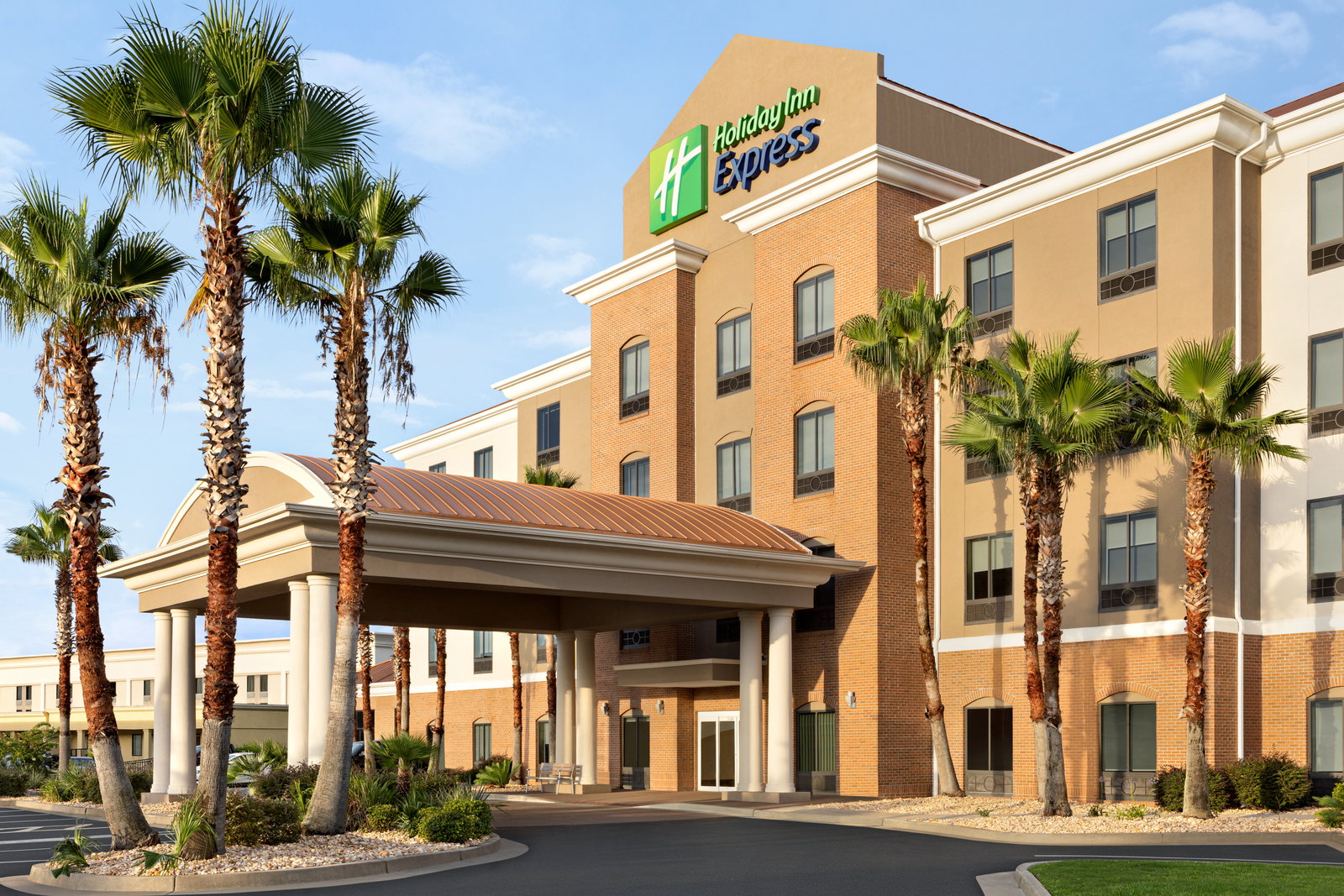 Holiday Inn Express Hotel & Suites - thumb 0
