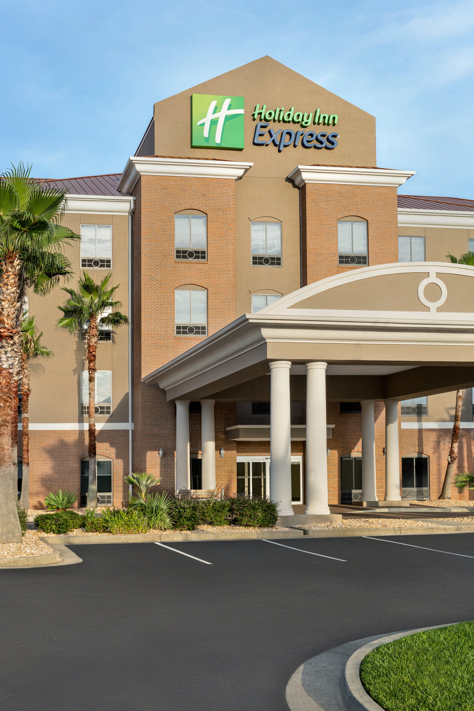 Holiday Inn Express Hotel & Suites - thumb 1