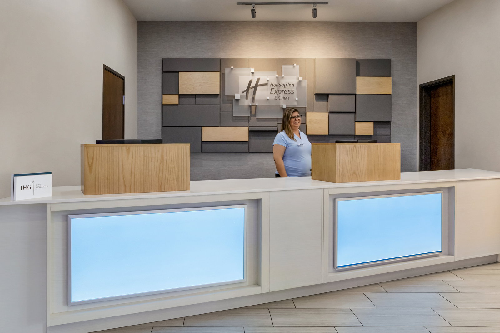 Holiday Inn Express Hotel & Suites - thumb 3