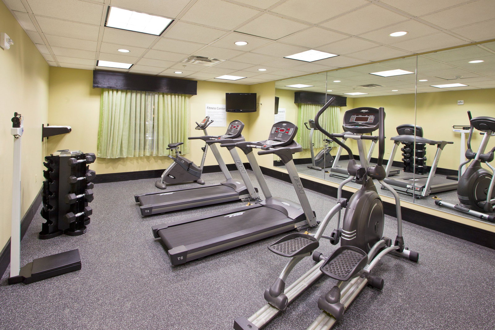 Holiday Inn Express Hotel & Suites - thumb 14