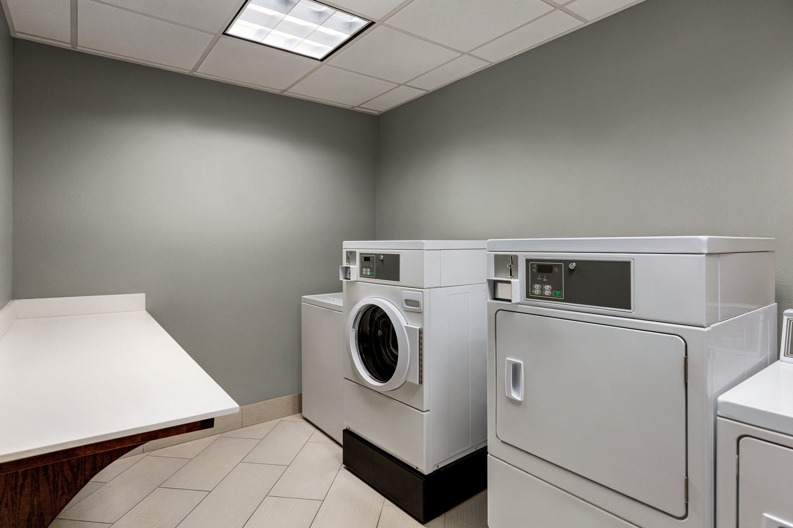 Holiday Inn Express Hotel & Suites - thumb 16