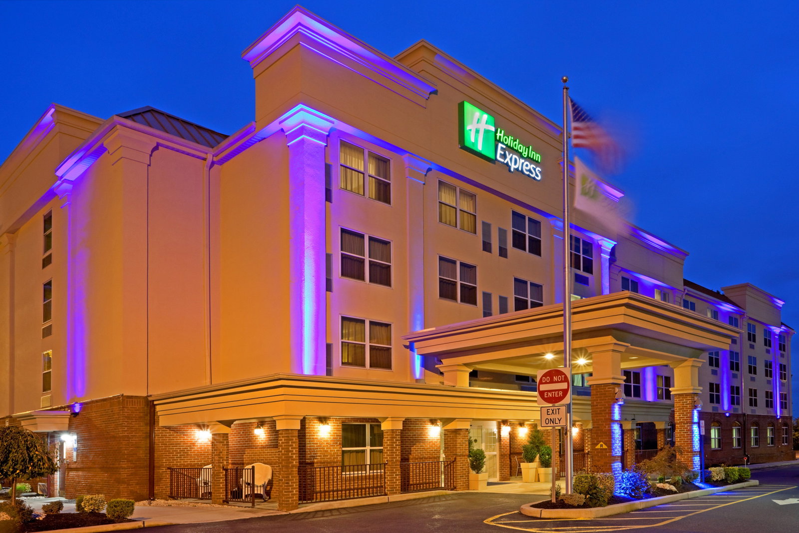Holiday Inn Express & Suites Woodbridge - thumb 1