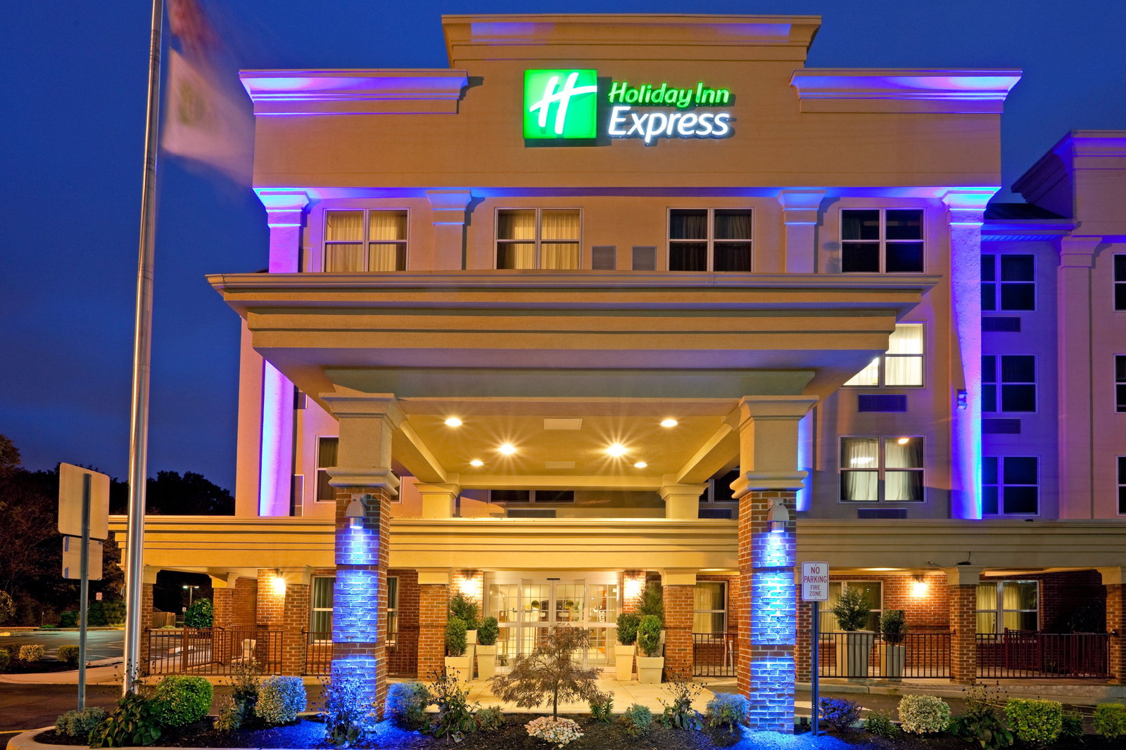 Holiday Inn Express & Suites Woodbridge - thumb 2