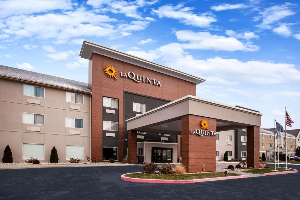 La Quinta Inn & Suites Elkhart - thumb 1