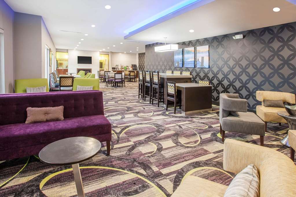 La Quinta Inn & Suites Elkhart - thumb 4