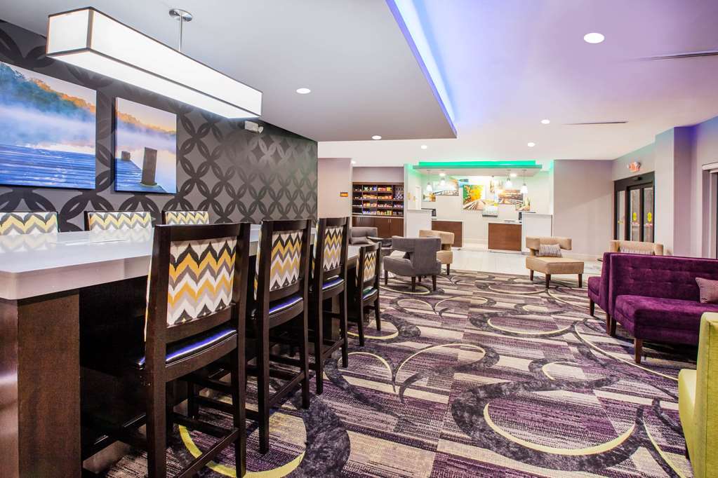 La Quinta Inn & Suites Elkhart - thumb 5