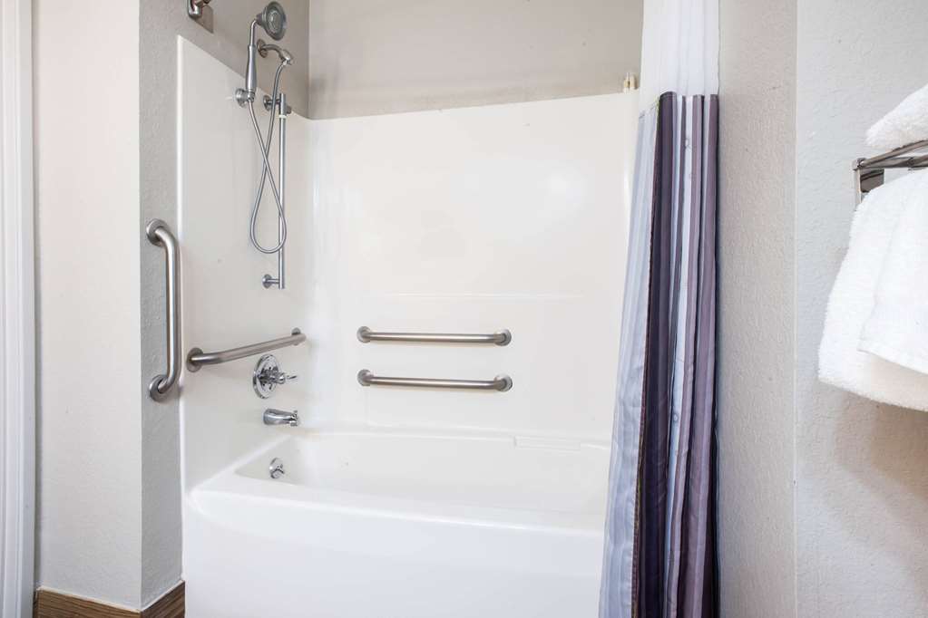 La Quinta Inn & Suites Elkhart - thumb 6