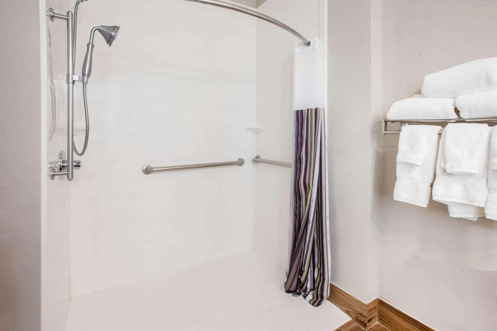 La Quinta Inn & Suites Elkhart - thumb 8