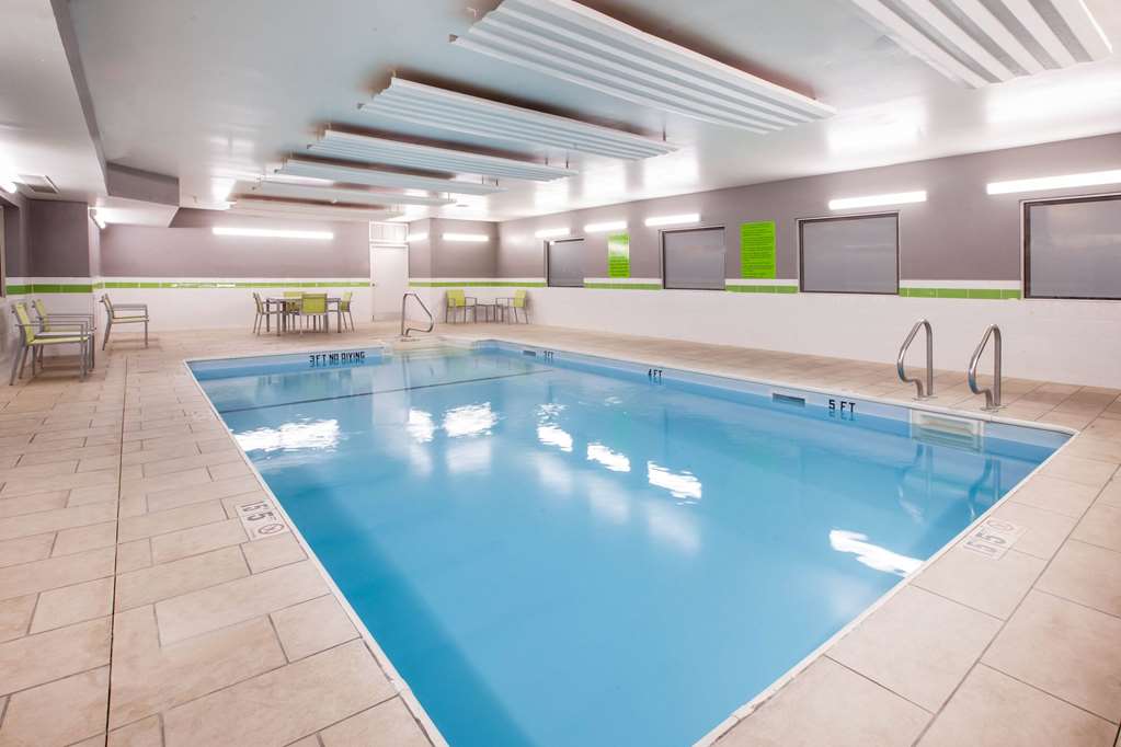 La Quinta Inn & Suites Elkhart - thumb 10