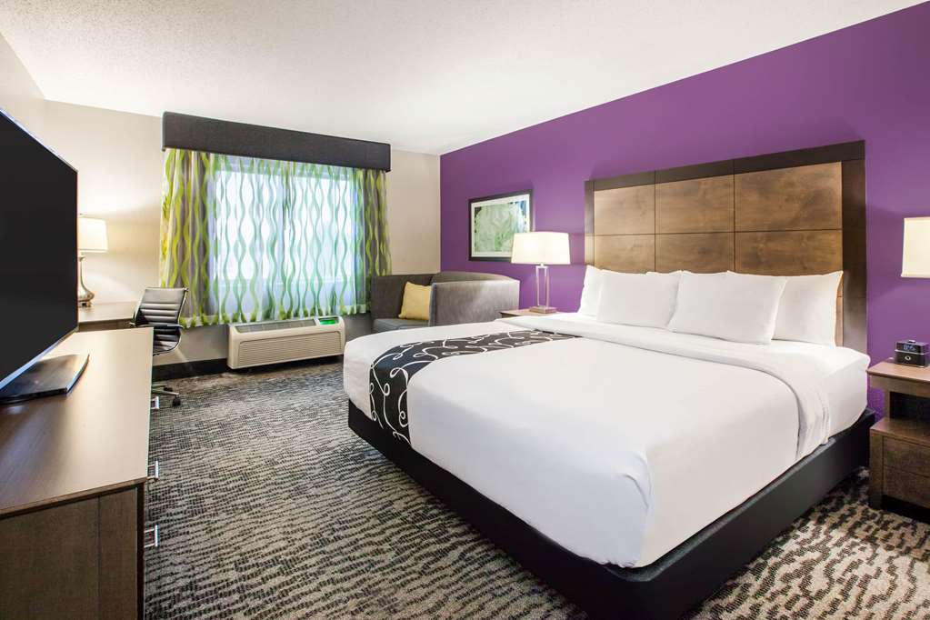 La Quinta Inn & Suites Elkhart - thumb 11