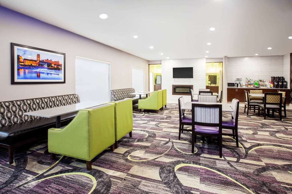 La Quinta Inn & Suites Elkhart - thumb 15