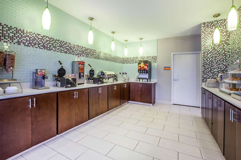 La Quinta Inn & Suites Elkhart - thumb 16