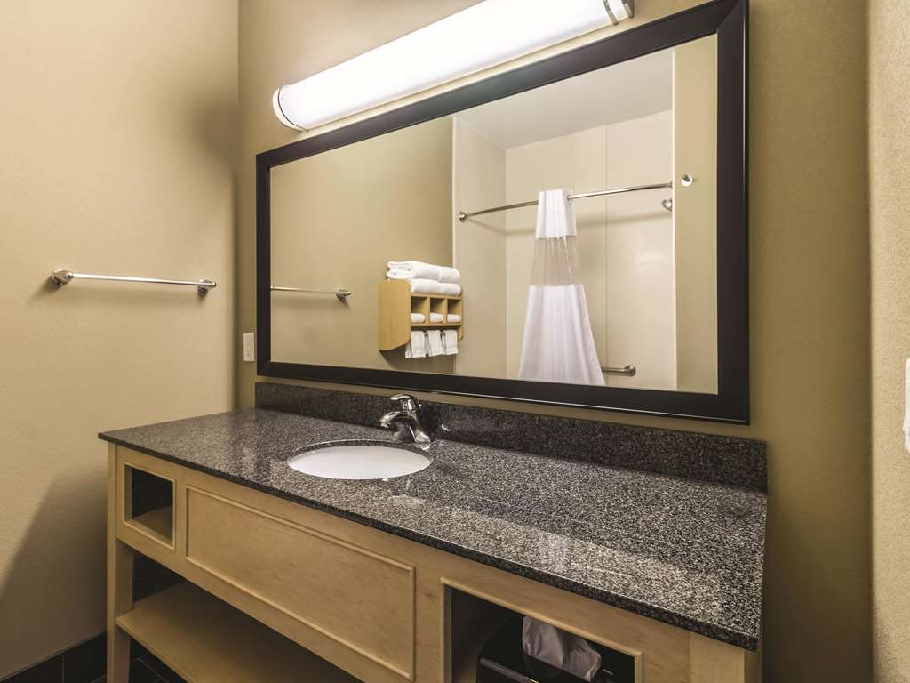 La Quinta Inn & Suites Fargo - thumb 5