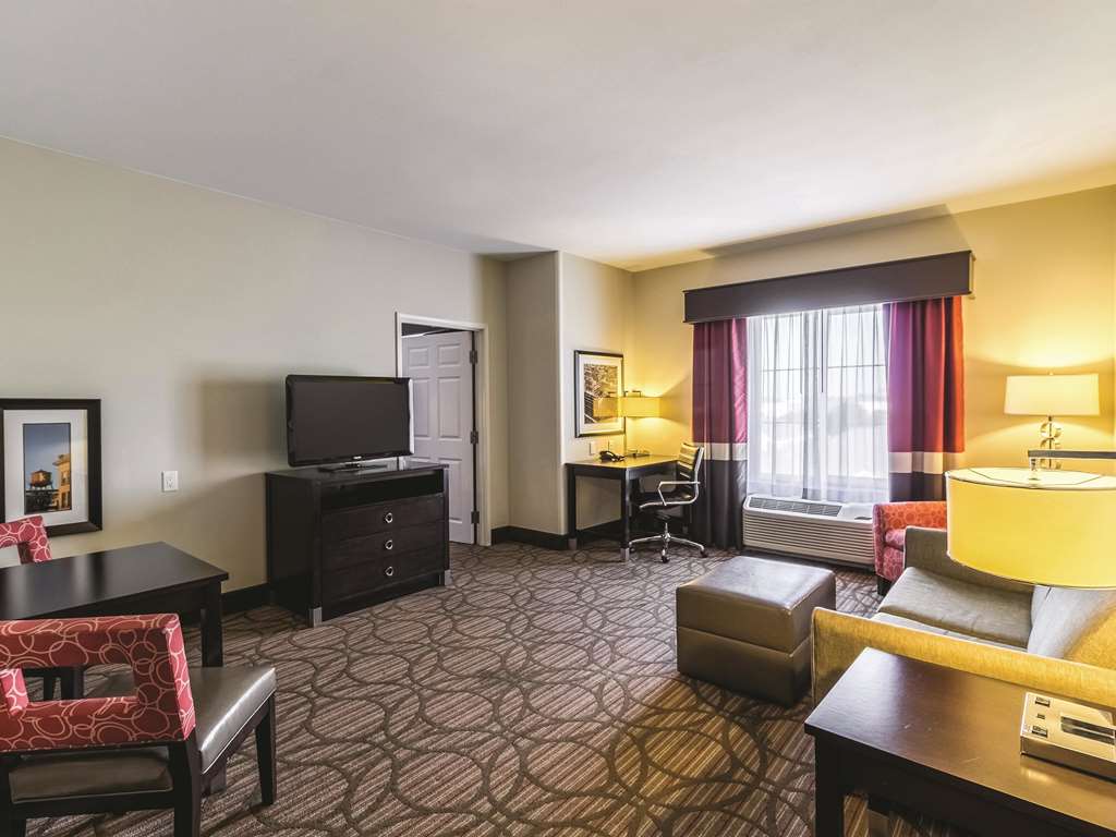 La Quinta Inn & Suites Fargo - thumb 12