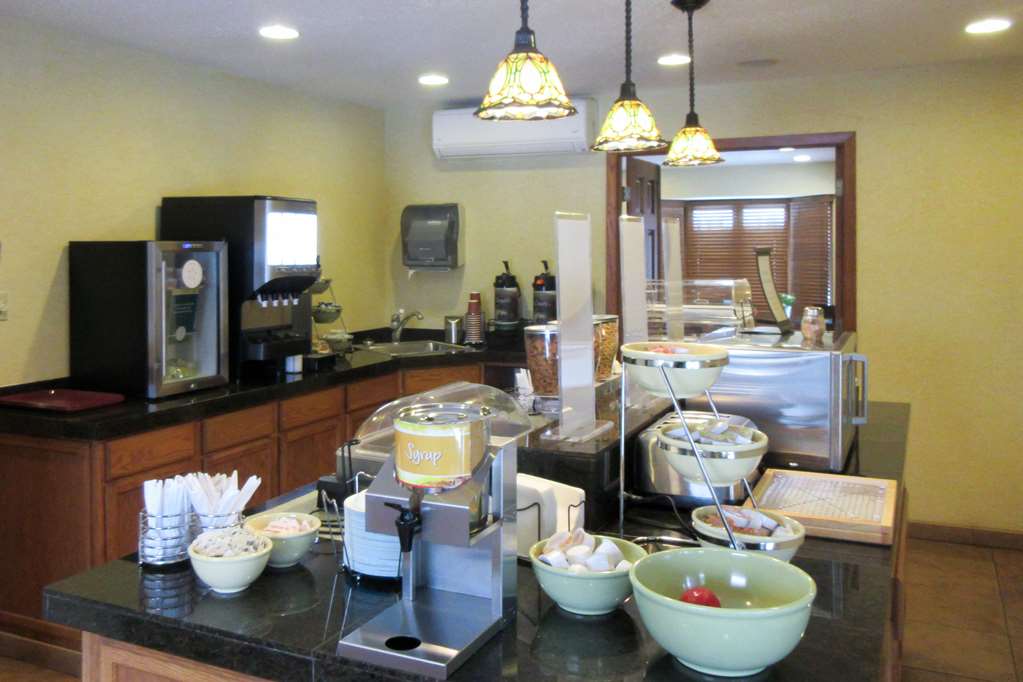 Quality Inn & Suites Detroit Lakes - thumb 11