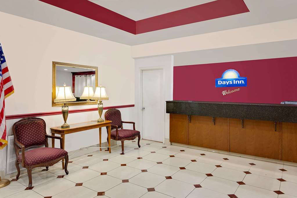 Days Inn & Suites Starkville - thumb 1